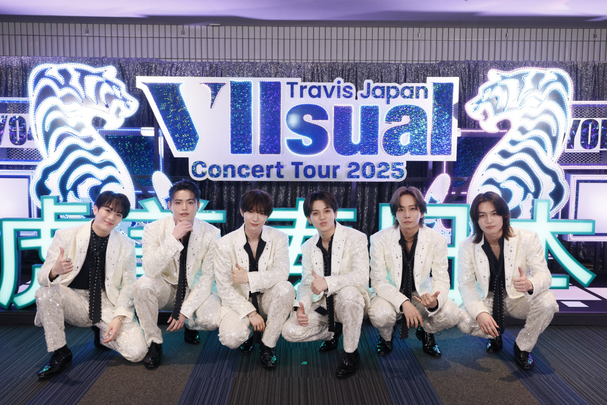 Travis Japan Concert Tour 2025 パーカー Travis Japan Concert Tour 2025 Vllsualトラジャ ツアーグッズ