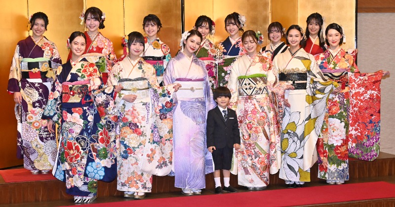 結城モエ、紺野彩夏らスペースクラフト所属13人が晴れ着撮影会 6歳子役