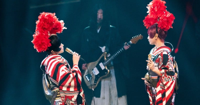 紅白】椎名林檎、豪華絢爛衣装が話題「めでたい」「帯に蟹！」「頭の