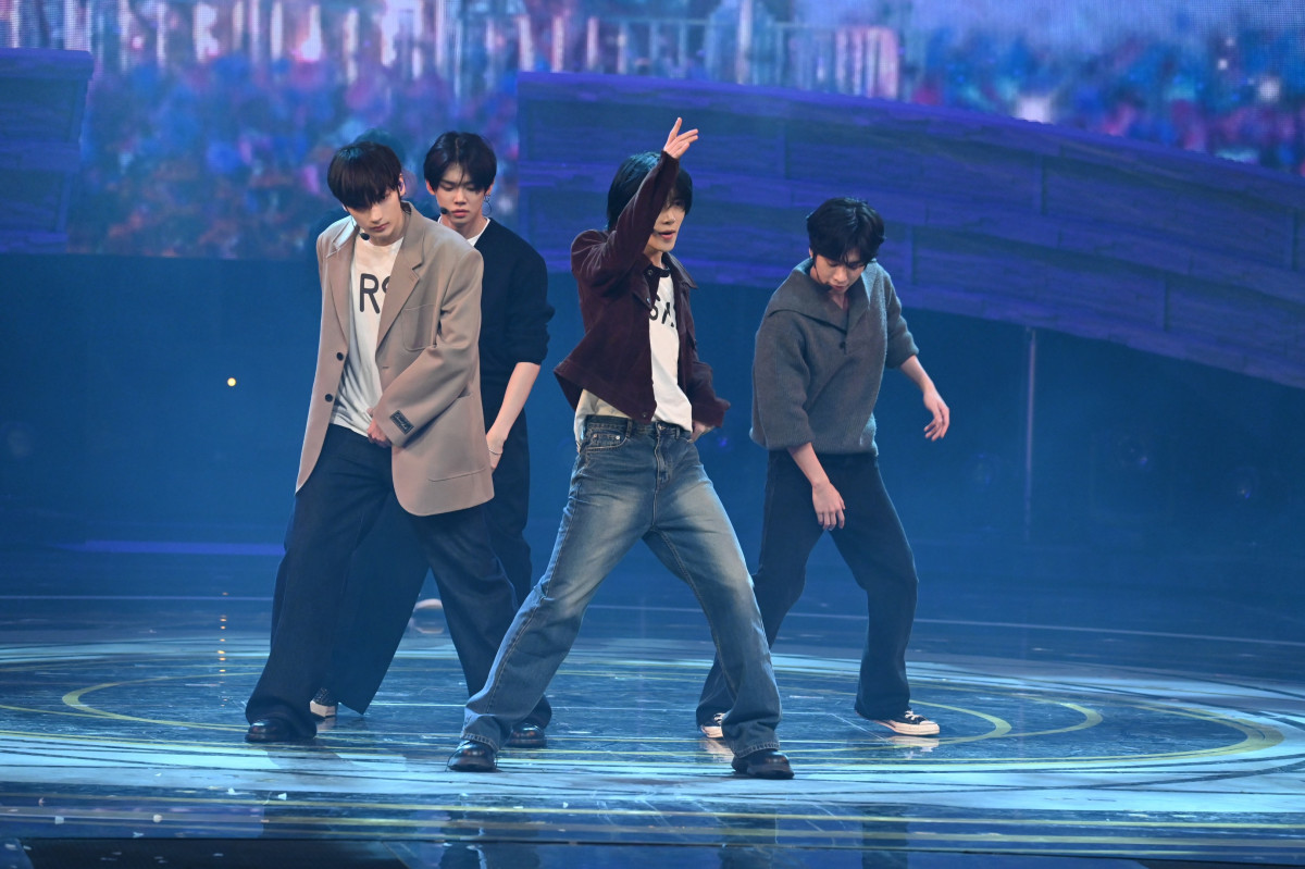 w75NHKg̍xn[TɎQTOMORROW X TOGETHER(C)NHK 