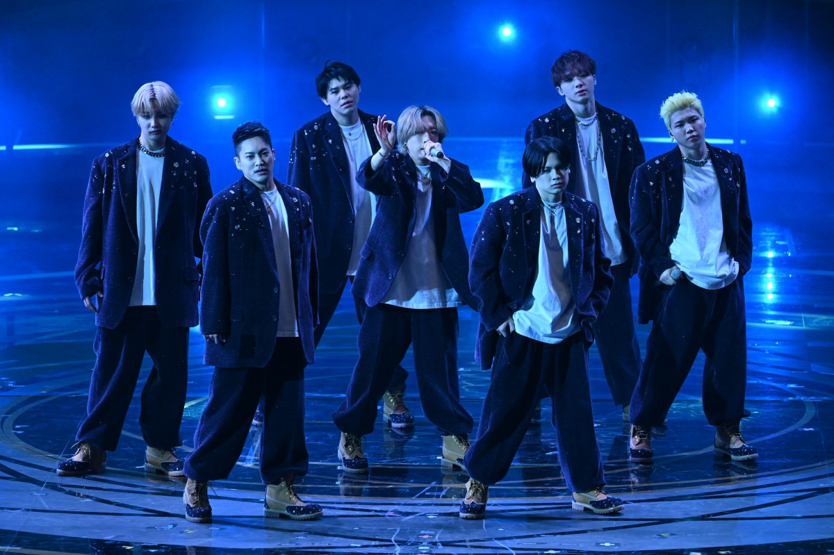 w75NHKg̍xɏoꂵBE:FIRST (C)NHK 