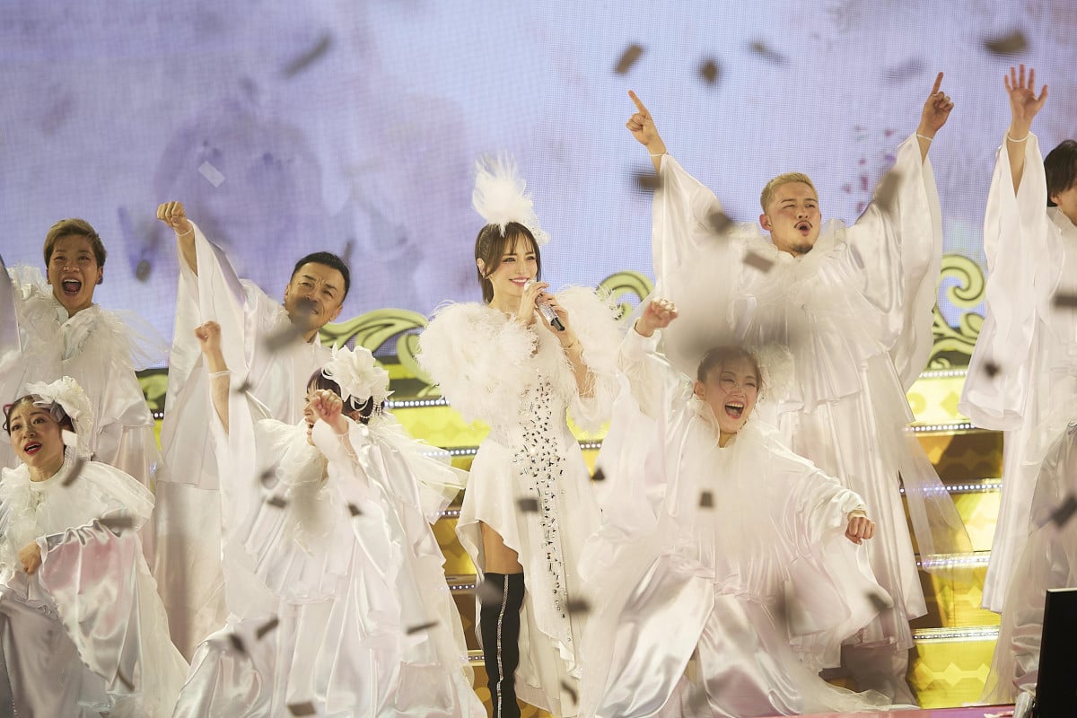 AAA - あゆたそ  30日まで取り置き 浜崎あゆみ、ゴージャスに年越し熱唱＆真っ赤なチャイナドレスも