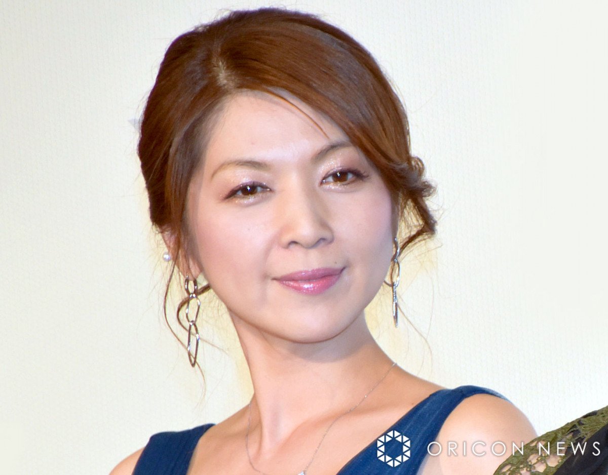 飯島直子、姉家族とほほえましい正月「笑顔の多い年に」 顔出し写真に反響「姉妹似てますね」「姪っ子さん、かわいい」 | ORICON NEWS