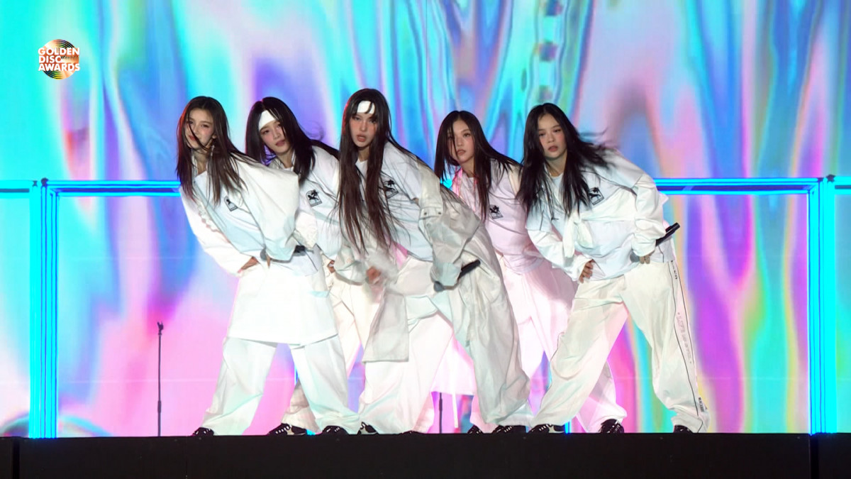 GDA】NewJeans、爆発的なパフォーマンスに歓声止まらず 2冠獲得