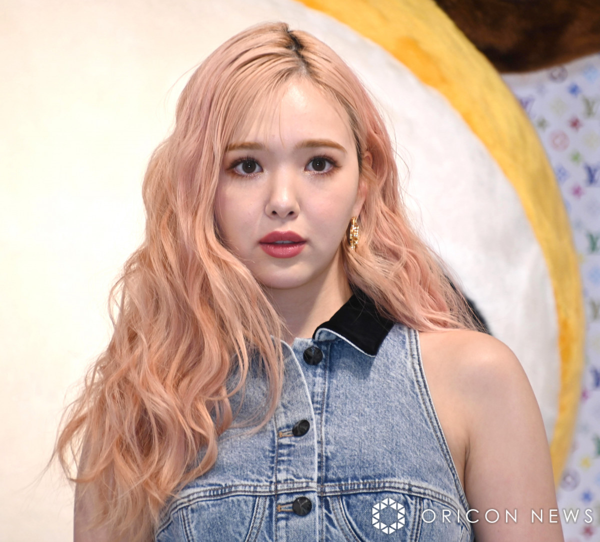 藤田ニコル、派手かわいいピンク髪姿 「ルイ・ヴィトン」まとい