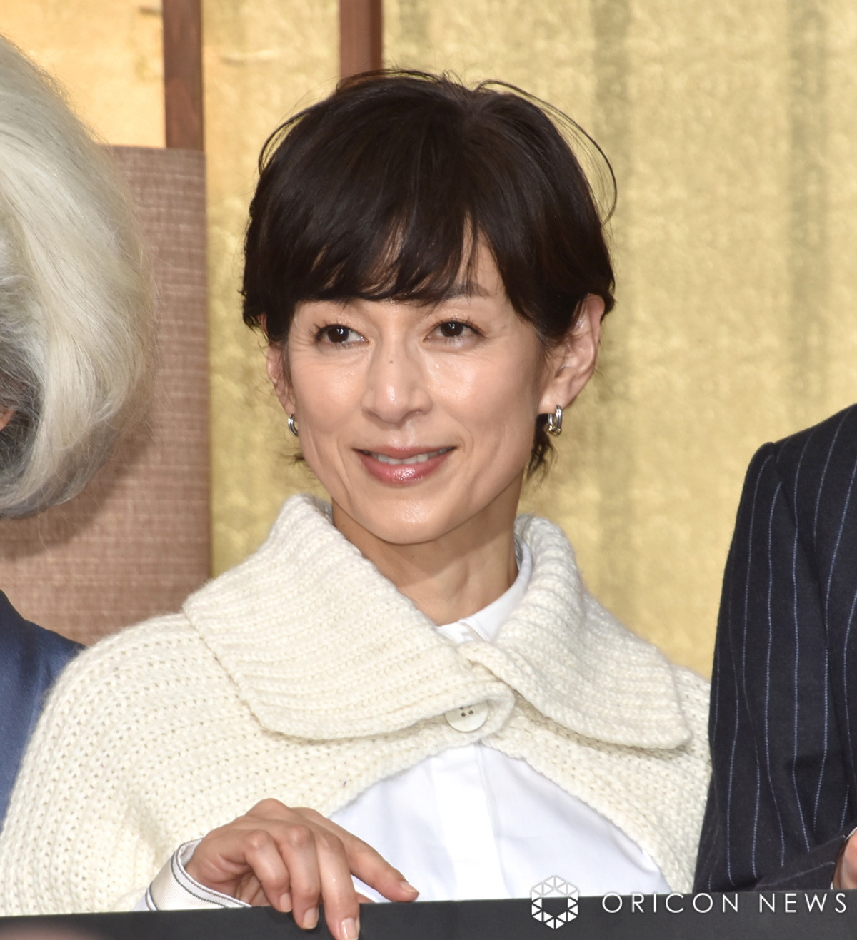 鈴木保奈美、ラフすぎるスタイリングに苦笑い “大富豪”に囲まれ「衣装