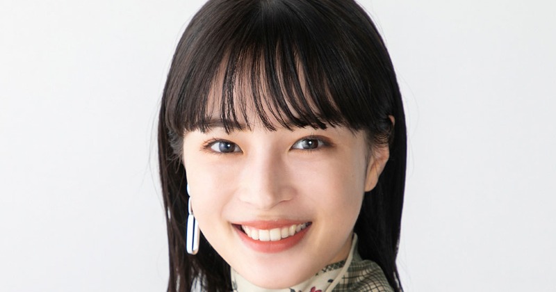 広瀬すず、“胸元チラリ”な大胆コーデ 「成長を見せられる1年になったらいいな」抱負を語る