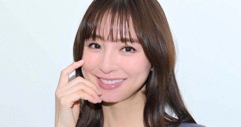 篠田麻里子、4歳・愛娘と“ハワイ”で親子2ショット「お揃いコーデ可愛すぎる」「めっちゃ癒されました」