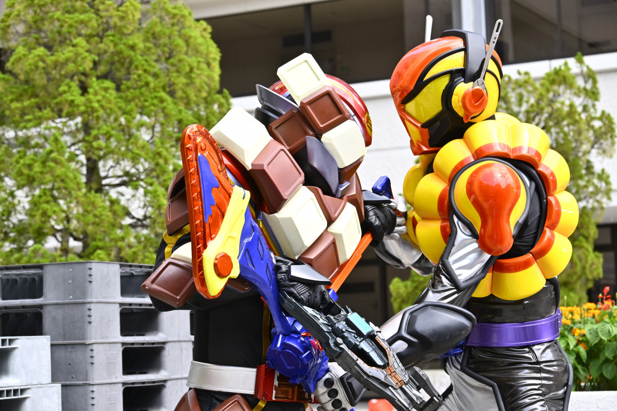 [ラスト]仮面ライダーヴラム/ラキア31・32話着用衣装M(ガウン+ハット) 1セット限定]仮面ライダーヴラム/ラキア着用衣装3点(ベスト+
