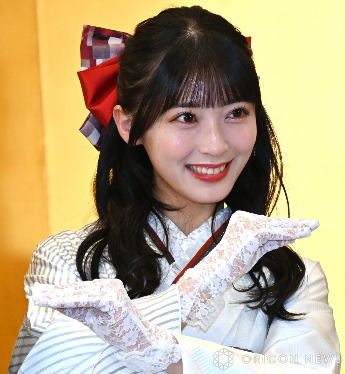 AKB48佐藤綺星、『二十歳のつどい』で艶やか振り袖姿 今年