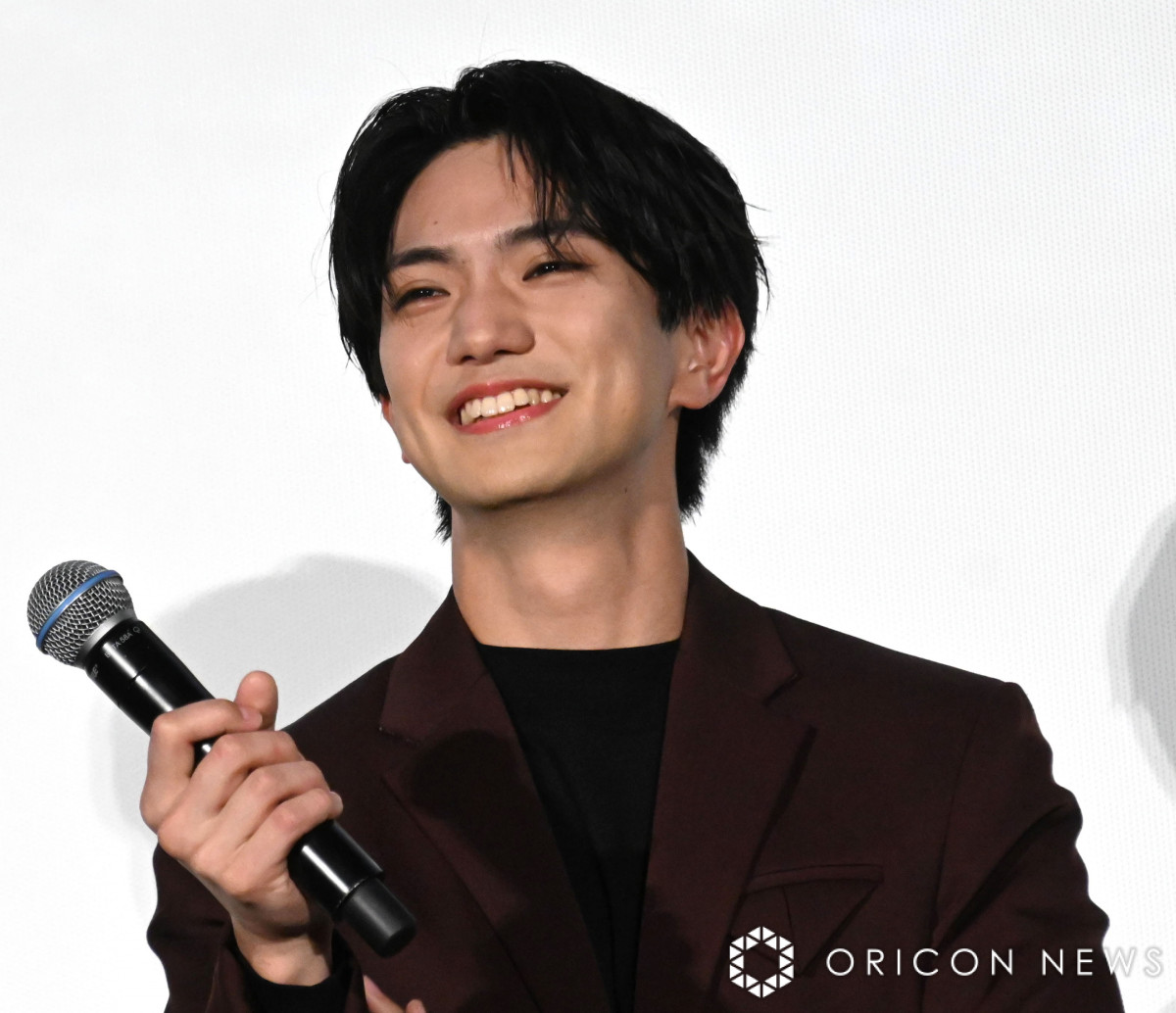 fwO]Epxqbg畑䂠ɓoꂵA! groupEǋK (C)ORICON NewS inc. 