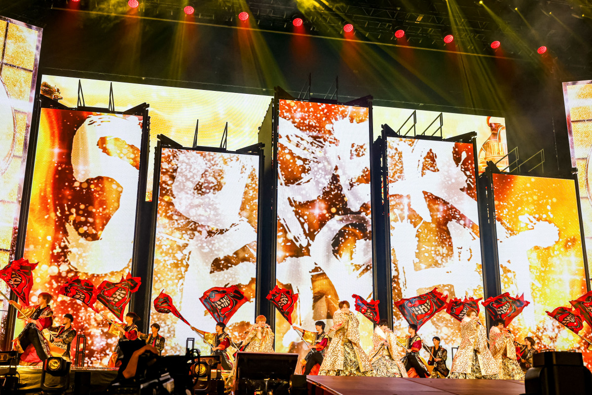 【新品未開封】SUPER EIGHT 超DOME 二十祭 勝手に着やがれ Amazon.co.jp: 超DOME TOUR 二十祭 (Blu-ray) (完全生産