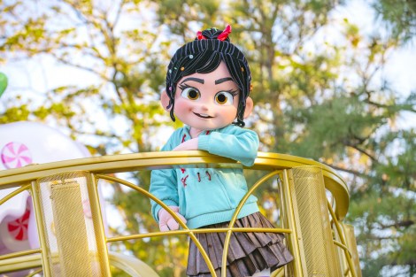 『ディズニー・パルパルーザ』の第3弾『ヴァネロペのスウィーツ・ポップ・ワールド』のショー『イッツ・ア・スウィーツフルタイム！』（C）Disney 