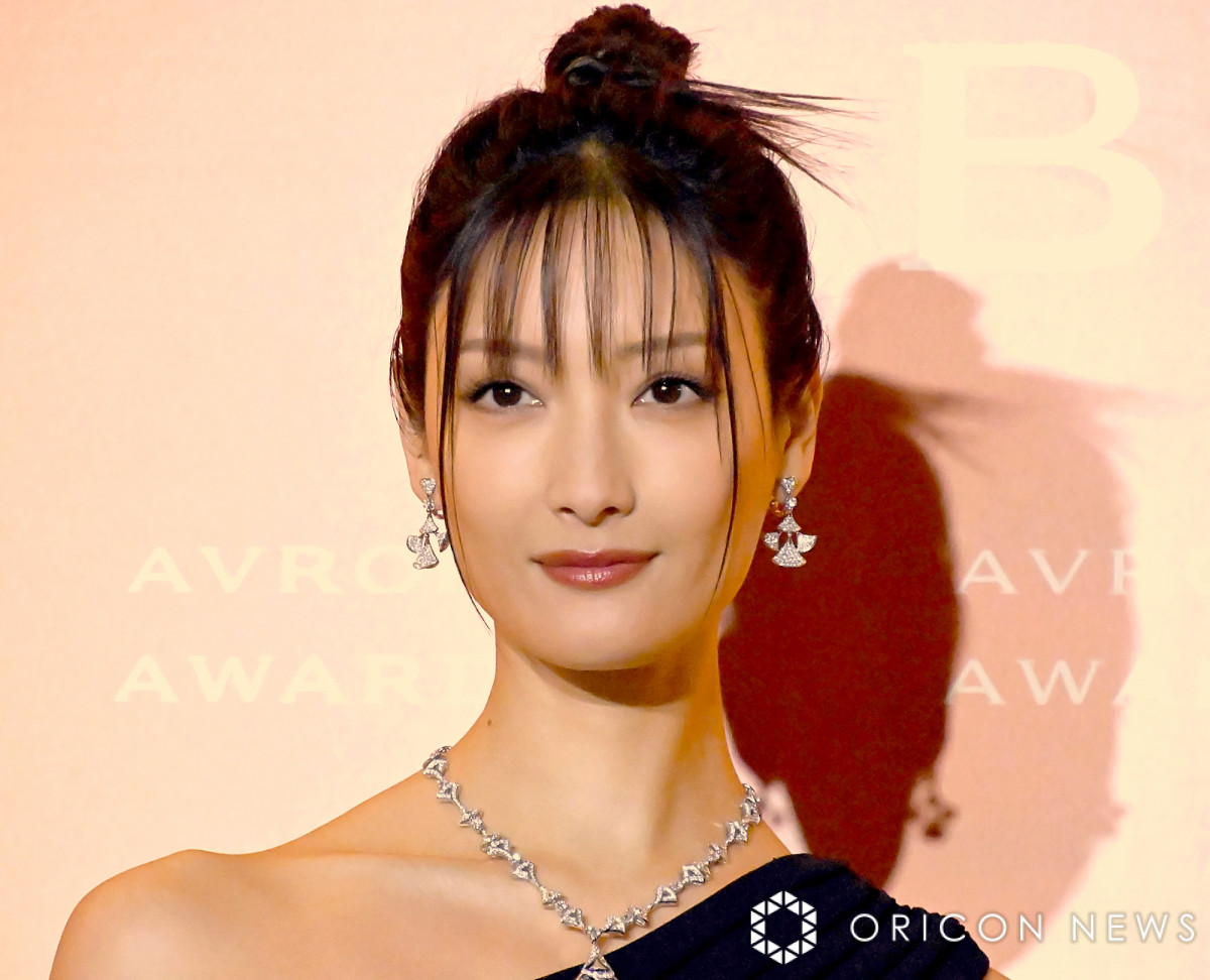 菜々緒 菜々緒、“布面積少なめ紐ビキニ”で大胆美ボディ 南国・バリを満喫「びっくりするくらい綺麗」 | ORICON NEWS