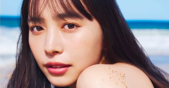 井桁弘恵、ビキニ姿の美ボディショット「少し大人になった姿をお届け