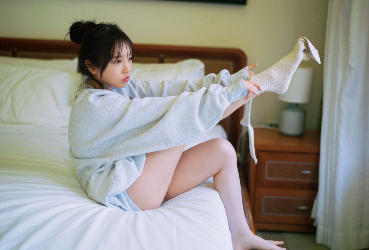 乃木坂46与田祐希、オフ感満載の脚見せゆるスウェット姿「普段の自分っ