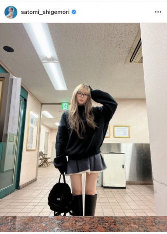 画像・写真 | 重盛さと美、超ミニスカで太ももあらわ 美脚