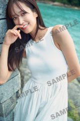 佐々木久美　直筆生写真 日向坂46佐々木久美、29歳の誕生日に記念生配信 純白ワンピ姿の