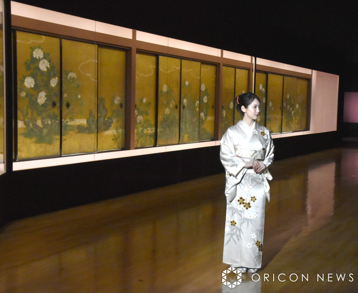 吉岡里帆、膝丸＆髭切そろって展示に感激「兄弟が！」 『刀剣乱舞