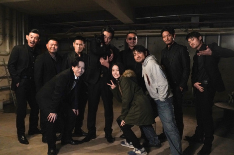 ���ꂼ�ꋤ���o�������蒇�������w�S�[�X�g�L���[�x�`�[���Ɓu���{����v�`�[���B�B�e�I����ɋL�O�B�e���f��w�S�[�X�g�L���[�x�i4��11�����J�j�I�t�V���b�g�iC�j2024�u�S�[�X�g�L���[�v����ψ��� 