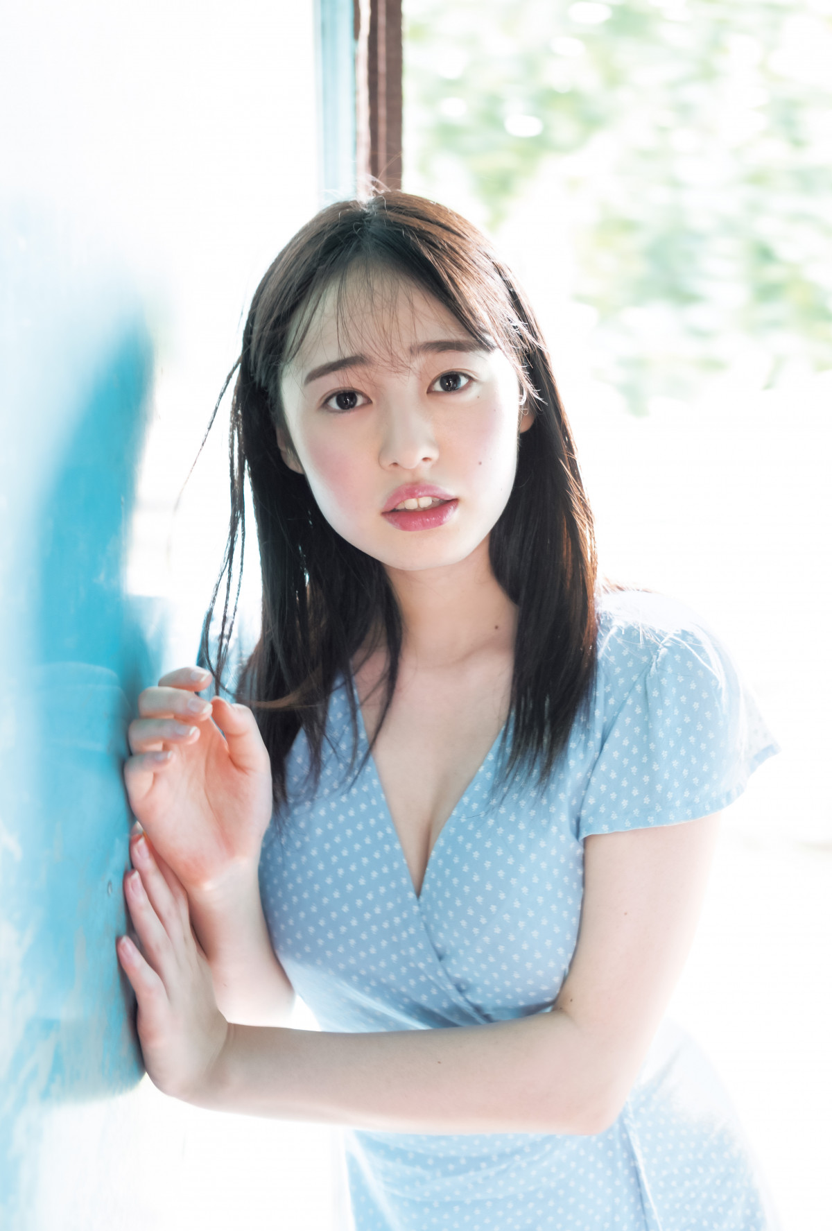 画像・写真 | 影山優佳、美脚＆圧巻デコルテ披露 『ヤンジャン』表紙