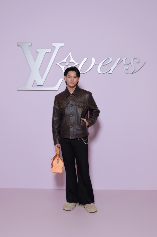 CEBg 2025H~YERNV V[ɗꂵ쎇s iCjLOUIS VUITTON 
