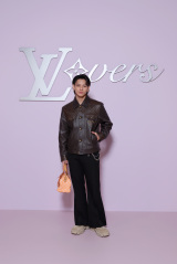 CEBg 2025H~YERNV V[ɗꂵ쎇s (C)LOUIS VUITTON 
