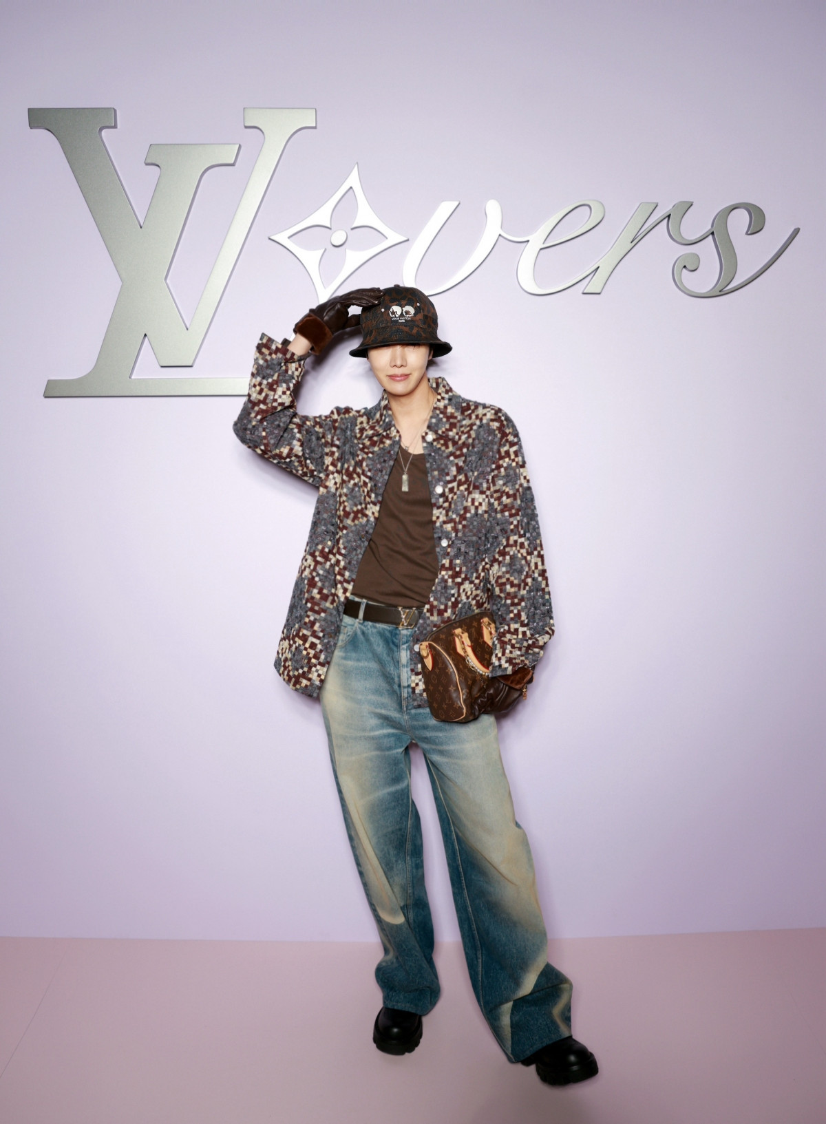 CEBg 2025H~YERNV V[ɗꂵj-hope (C)LOUIS VUITTON 