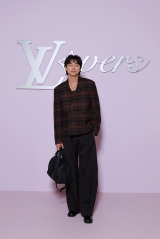CEBg 2025H~YERNV V[ɗꂵRE (C)LOUIS VUITTON 