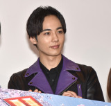 fwʃC_[Kb`[h GRADUATIONS/zbp[1̂͂₷݁xIfɓodёז (C)ORICON NewS inc. 