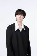 AmBitious�i���@��&���ꑾ�A�wnews��������x�g�s��h�����R�[�i�[�ɉ����u�S�͂Ŋ撣��܂�!!�v 