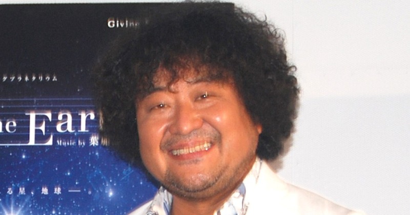 葉加瀬太郎、妻・高田万由子らとの乾杯ショットで笑顔「素敵な57歳のバースデーとなりました」