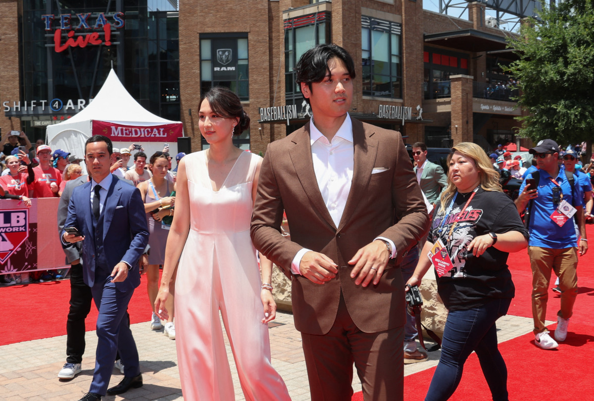 大谷翔平の妻・真美子さんらに優勝記念の“指輪” 「OHTANI 17」と