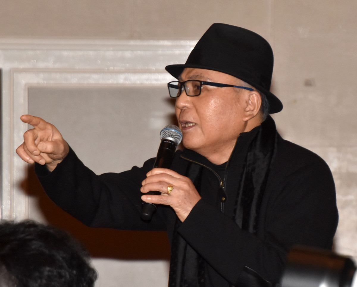 加納典明、『沖縄アクターズスクール』会見に乱入 次世代のスターを