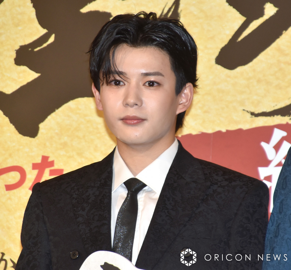 長尾謙杜 （なにわ男子・長尾謙杜、當真あみに花束贈呈「四葉の