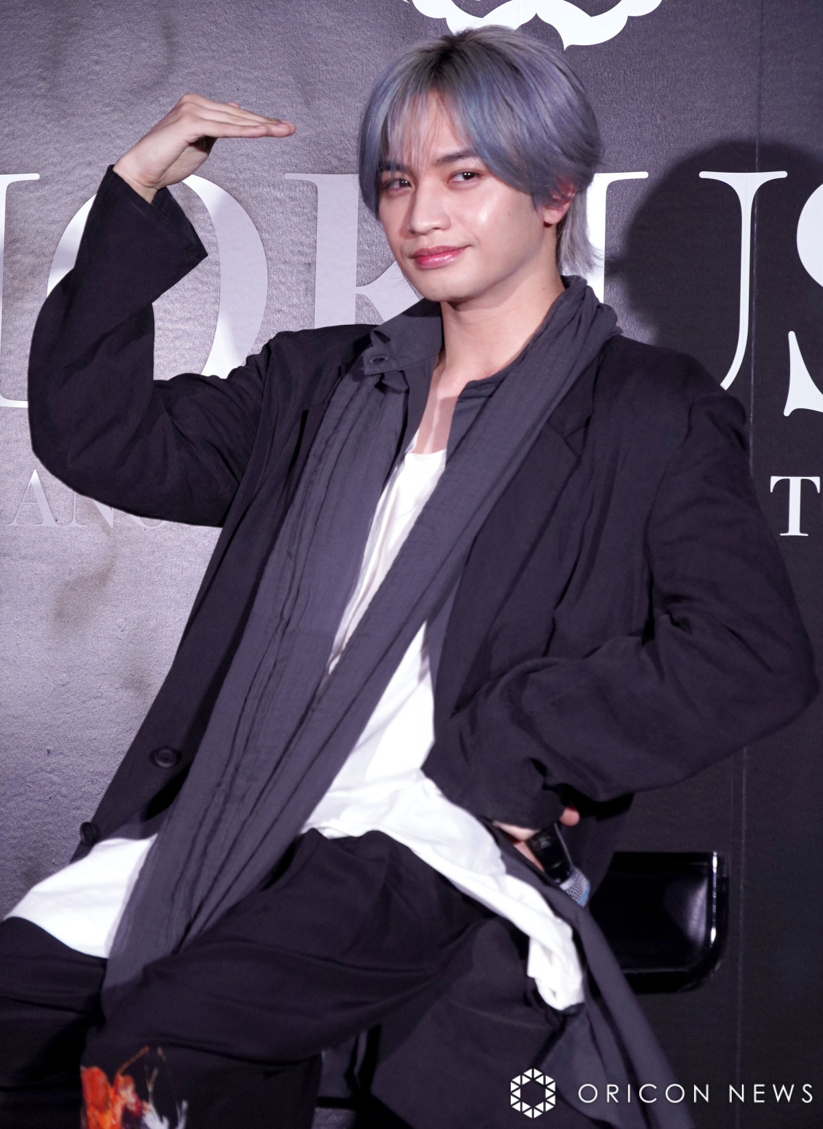 中島健人、”神奈川沖浪裏ポーズ”披露し「手が震えてました