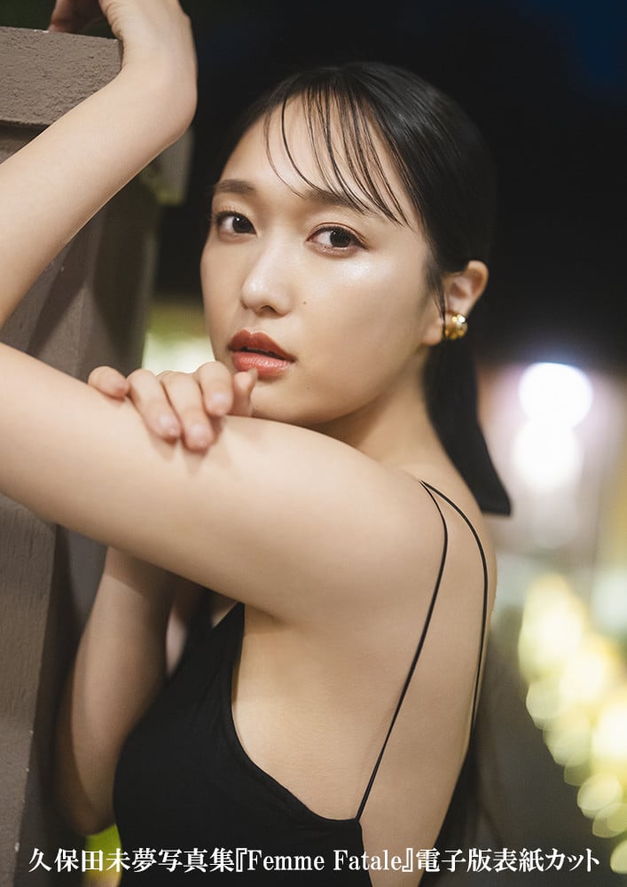 久保田未夢 写真集＋缶バッジ10個 久保田未夢 写真集特典 タペストリー 缶バッジ DVDセット - メルカリ