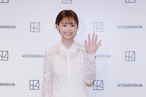 Amazon.co.jp: 渡邊渚フォトエッセイ 透明を満たす : 渡邊 渚