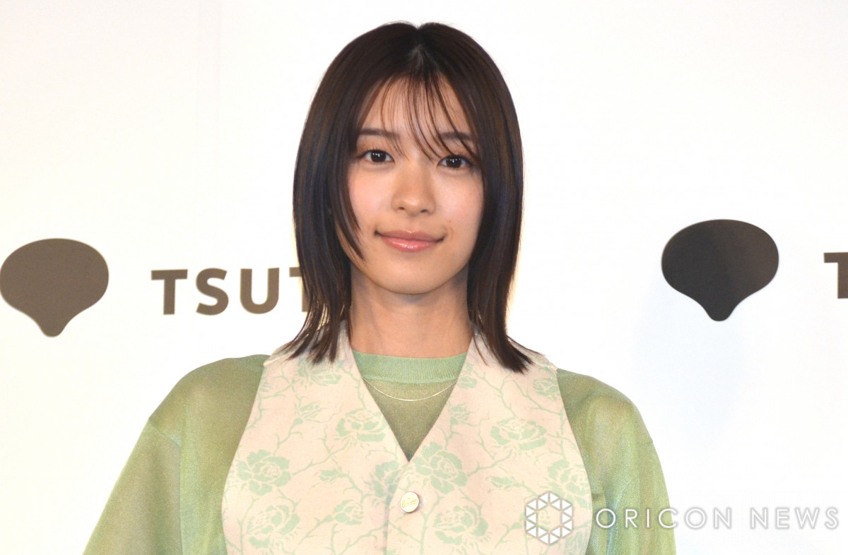 鳴海唯、写真集発売から1年半での重版決定に驚き「まさか…」 自身初の芸能イベントも余裕の笑顔