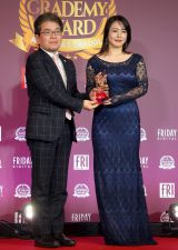 FRIDAYn40thLOwOf~[ܔ\E܃Zj[xɓoꂵR₩ (C)ORICON NewS inc. 