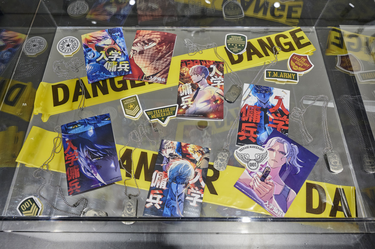 LINEマンガ『入学傭兵』初のポップアップストア開催、原作者らが来場し