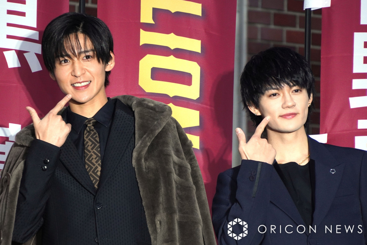 画像・写真 | 目黒蓮&佐野勇斗、新宿駅前登場で騒然 1800人が大歓声「新宿、こんにちは!」 2枚目