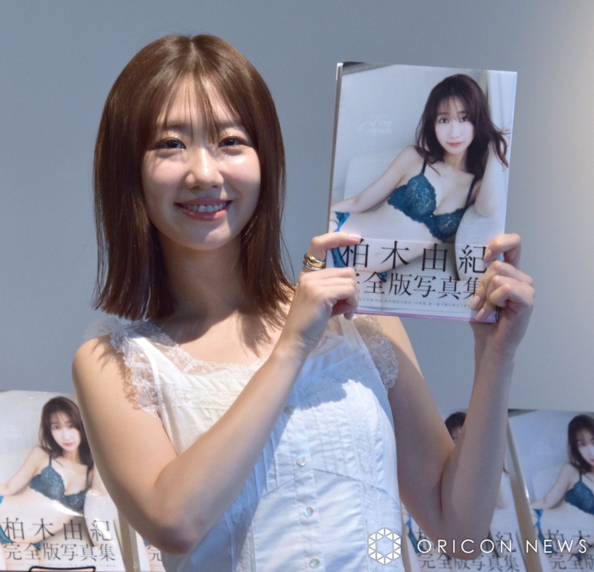 柏木由紀、14年分のグラビアが詰まった写真集発売「自分の人生を表す