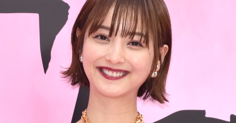 佐々木希、37歳の誕生日に子供から手紙と花 ほっこり投稿に「字が可愛い〜」「ステキ」と反響