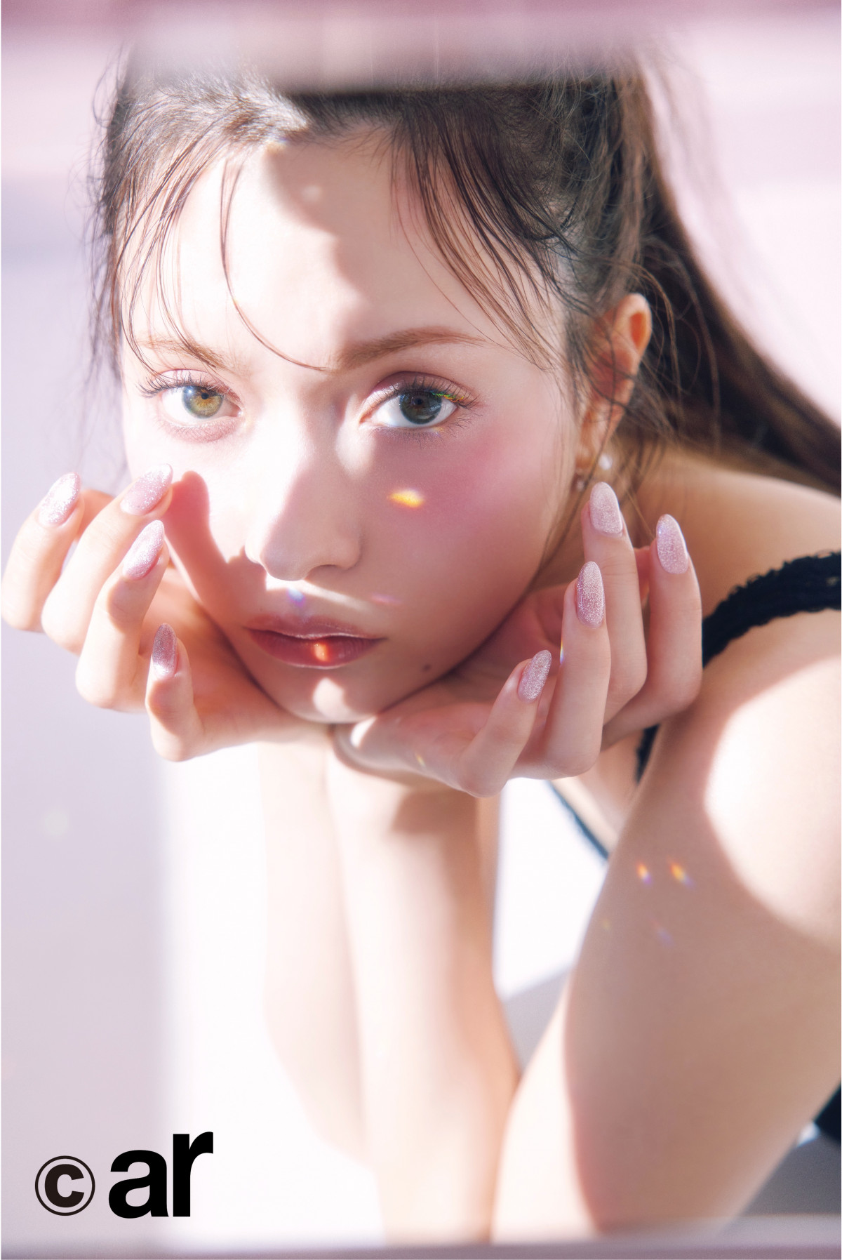 指原莉乃、美スタイル映えるタンクトップ×ミニスカ姿 7年間の連載最終