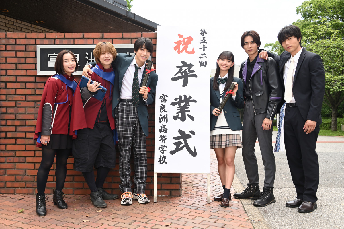 仮面ライダーガッチャード GRADUATIONS 卒業写真ブロマイド 仮面ライダーガッチャード GRADUATIONS／ホッパー1のはるやすみ