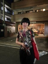 �u��6��哇���܁v�R����q�ē���� �w�i�~�r�A�̍����x�w���̃R���[�_�x������f���� 