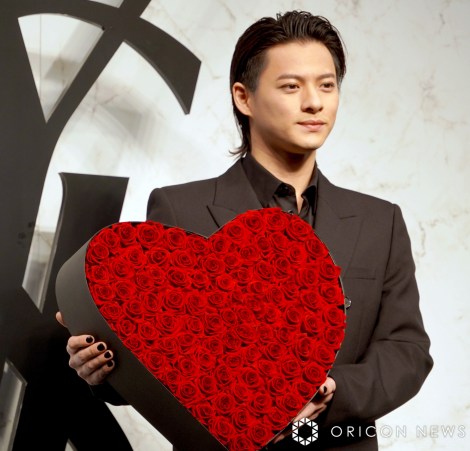 YSLgE̊hɖi𐋂ӋC݂Number_iE쎇s iCjORICON NewS inc. 