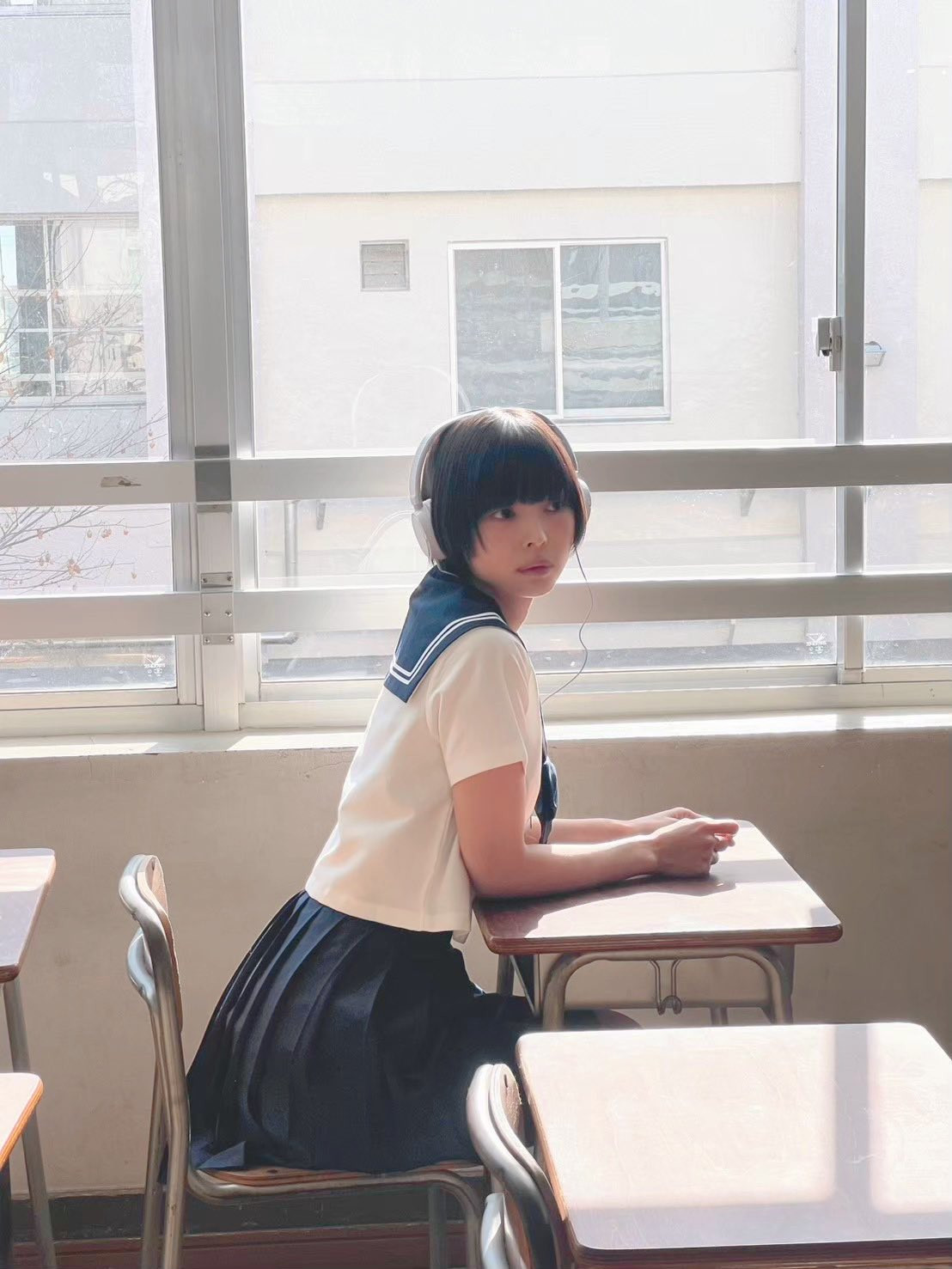 最上もがさん写真 可愛さ満点」36歳最上もが、黒髪ショートのセーラー服姿にファン
