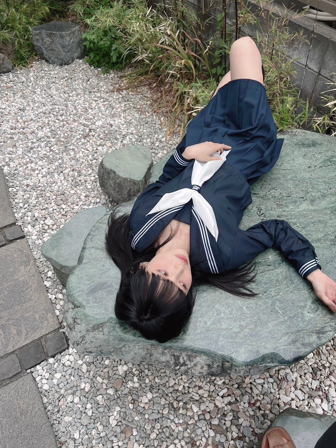 最上もが35歳、金髪→黒髪ロングで激変 超ミニスカ制服姿に